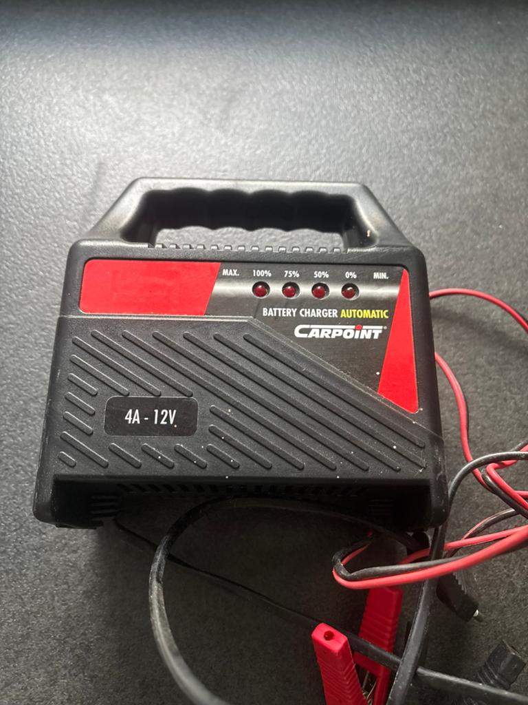 Batterijoplader - met startkabel, Ophalen of Verzenden, Zo goed als nieuw