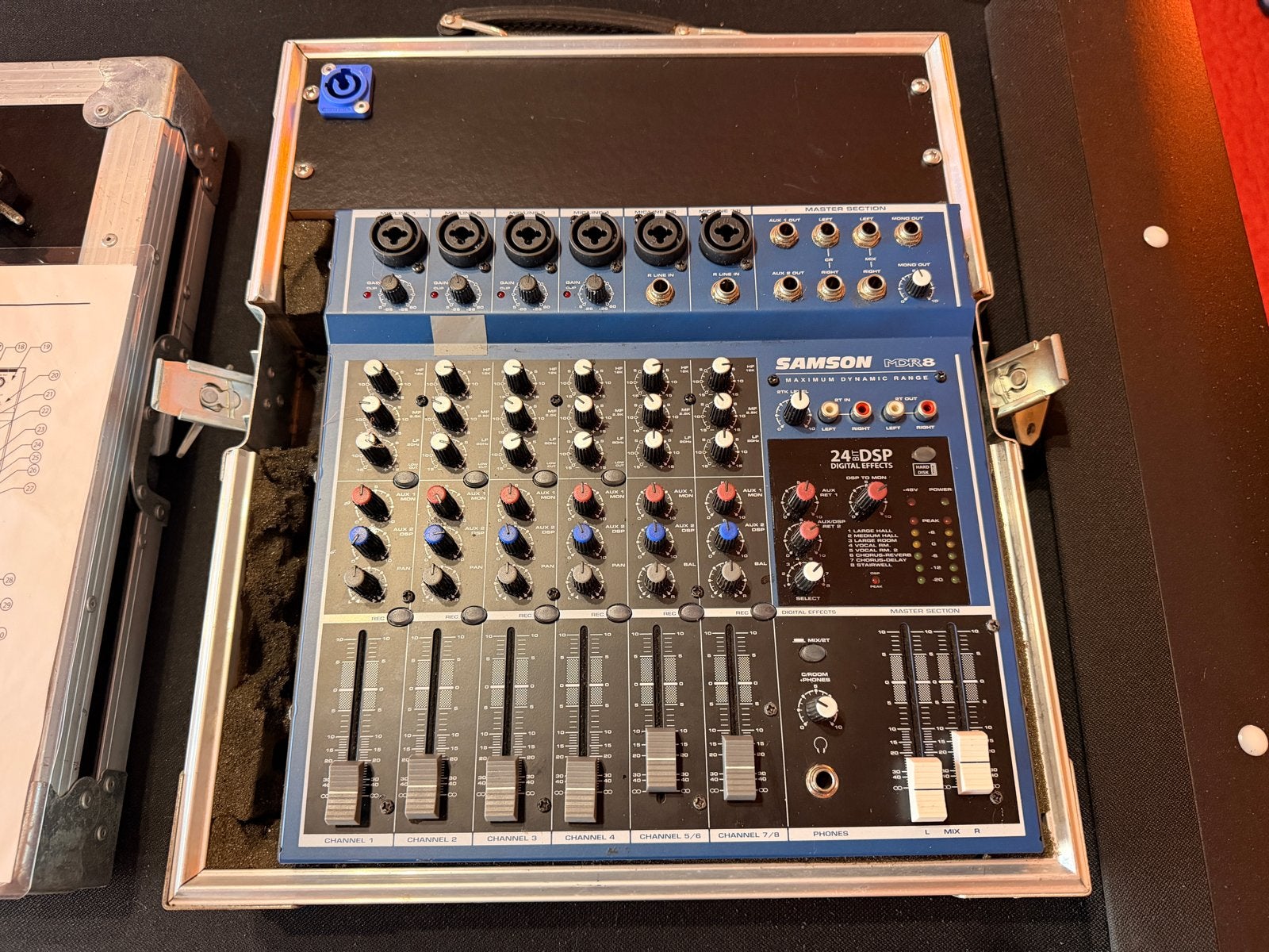 Samson MDR8 Mengpaneel met 24-DSP effecten in flightcase, Ophalen of Verzenden, Gebruikt, 5 tot 10 kanalen, Microfooningang