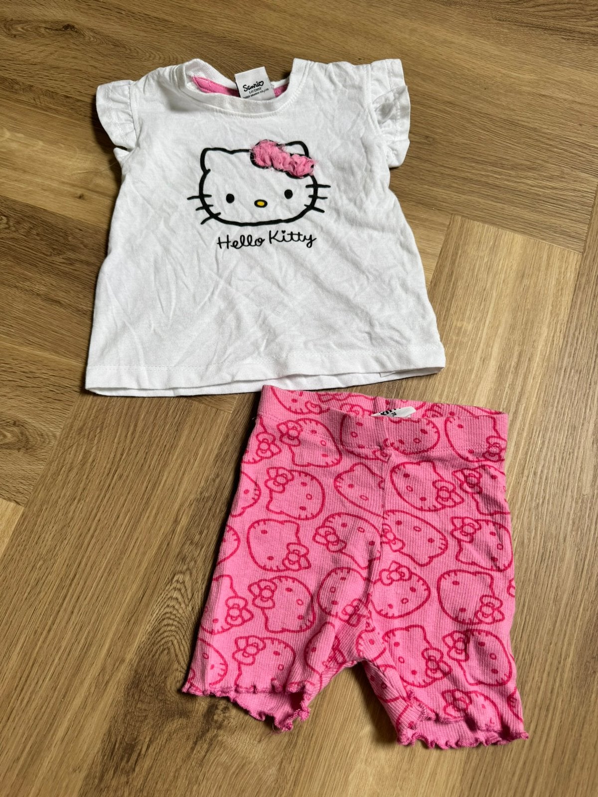 Hello Kitty Set Korte Broek Legging T-Shirt Meisje Baby, Ophalen of Verzenden, Zo goed als nieuw, Meisje