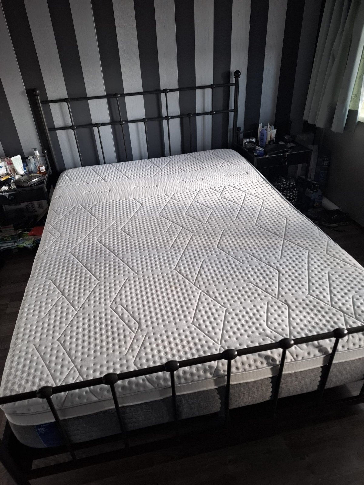 Twijfelaar bed (140m.) Met emma matras 1 jaar oud., Ophalen, Gebruikt, Zwart, Tweepersoons