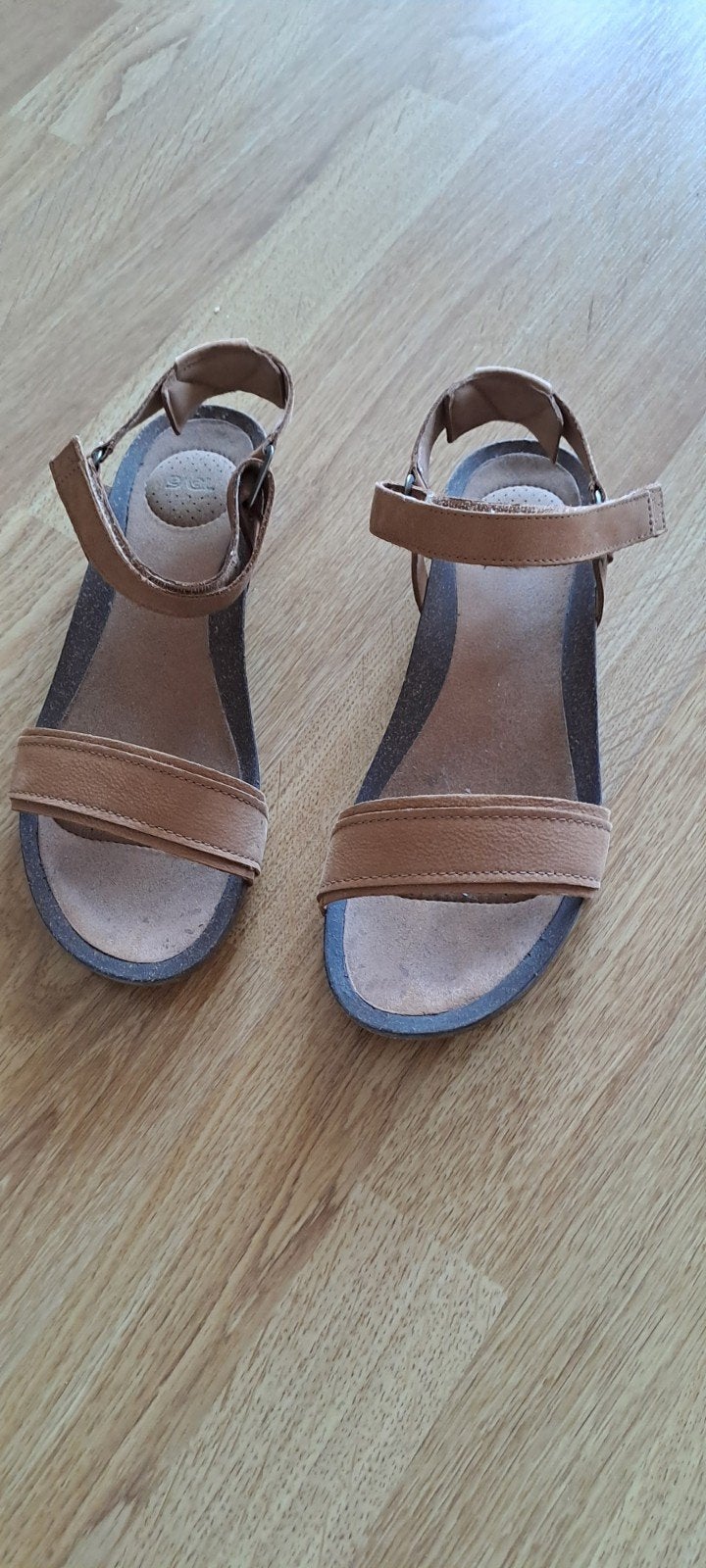 Prachtige sandalen, elegante  uitstraling, Ophalen, Zo goed als nieuw