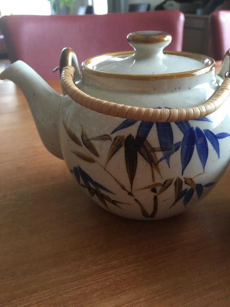 Vintage theepot met 5 kommetje . Bamboe design, Ophalen of Verzenden