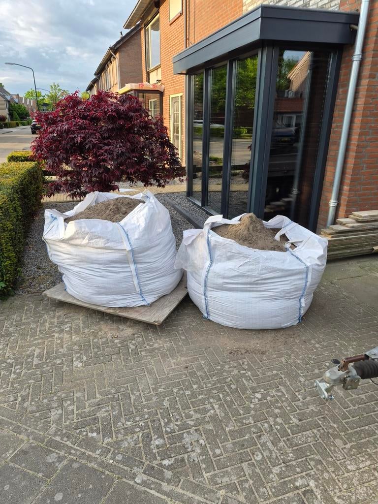 Gratis zwarte grond  c.a. 2 m3, Ophalen, Overige typen