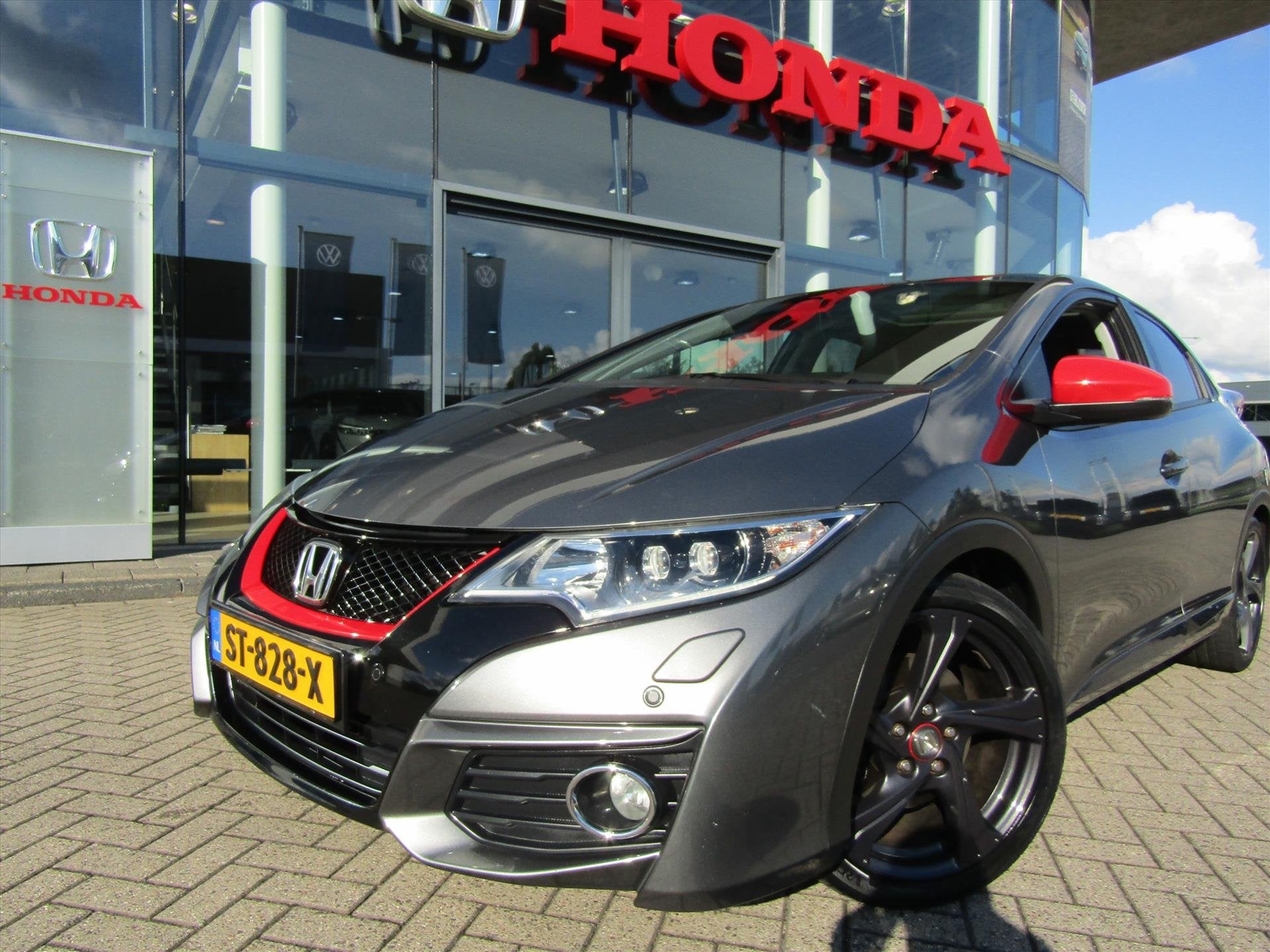 Honda Civic 1.8 142pk Executive NAVI,LEDER,PANORAMADAK,TREKH, Dealer onderhouden, Gebruikt, 4 cilinders, Bedrijf