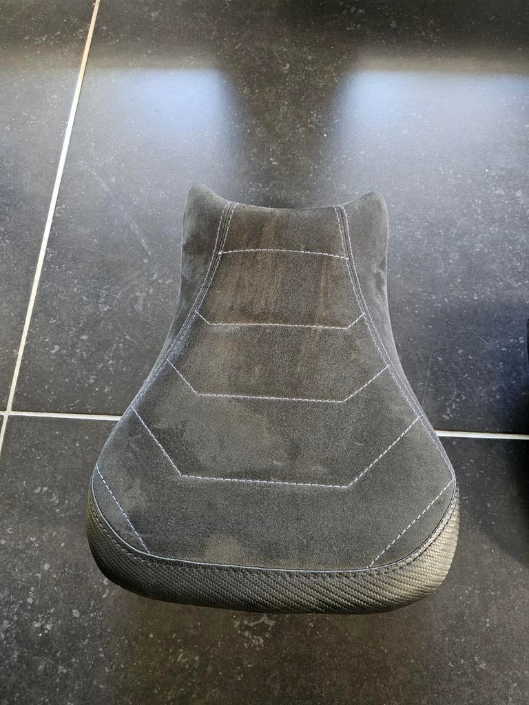 Custom BMW S1000RR motorzadel en buddyseat alcantara, Motoren, Onderdelen | BMW, Ophalen of Verzenden, Nieuw