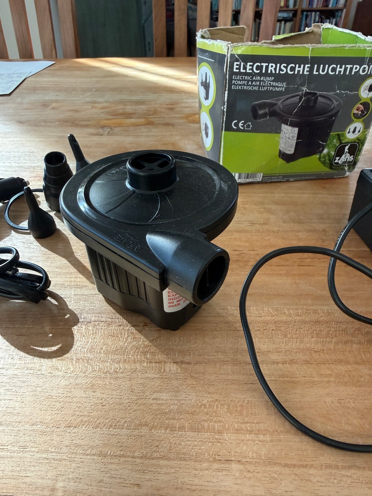 Elektrische Luchtpomp voor luchtbedden en zwembadjes, Ophalen of Verzenden, Gebruikt, Elektrisch