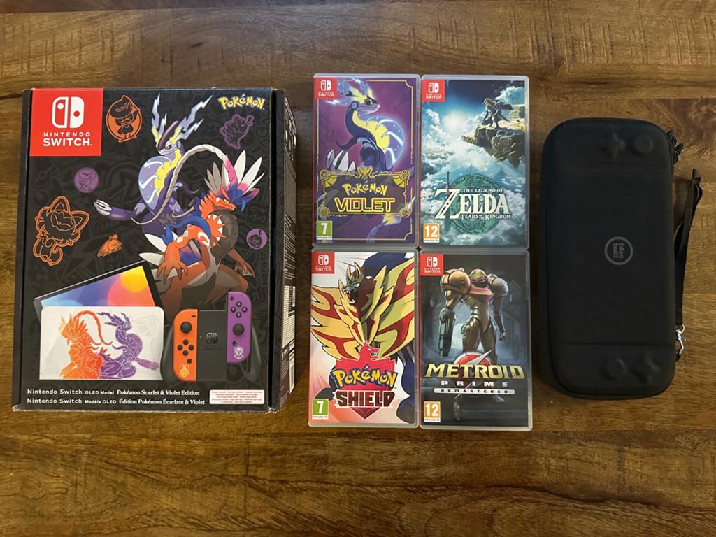 Nintendo Switch OLED(Scarlet & Violet Editie), Spelcomputers en Games, Spelcomputers | Nintendo Switch, Met games, Zo goed als nieuw