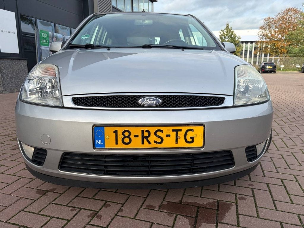 Ford Fiësta 1.4 16V 5DR 2005 Grijs, Auto's, Voorwielaandrijving, Euro 5, 15 km/l, 40 €/maand