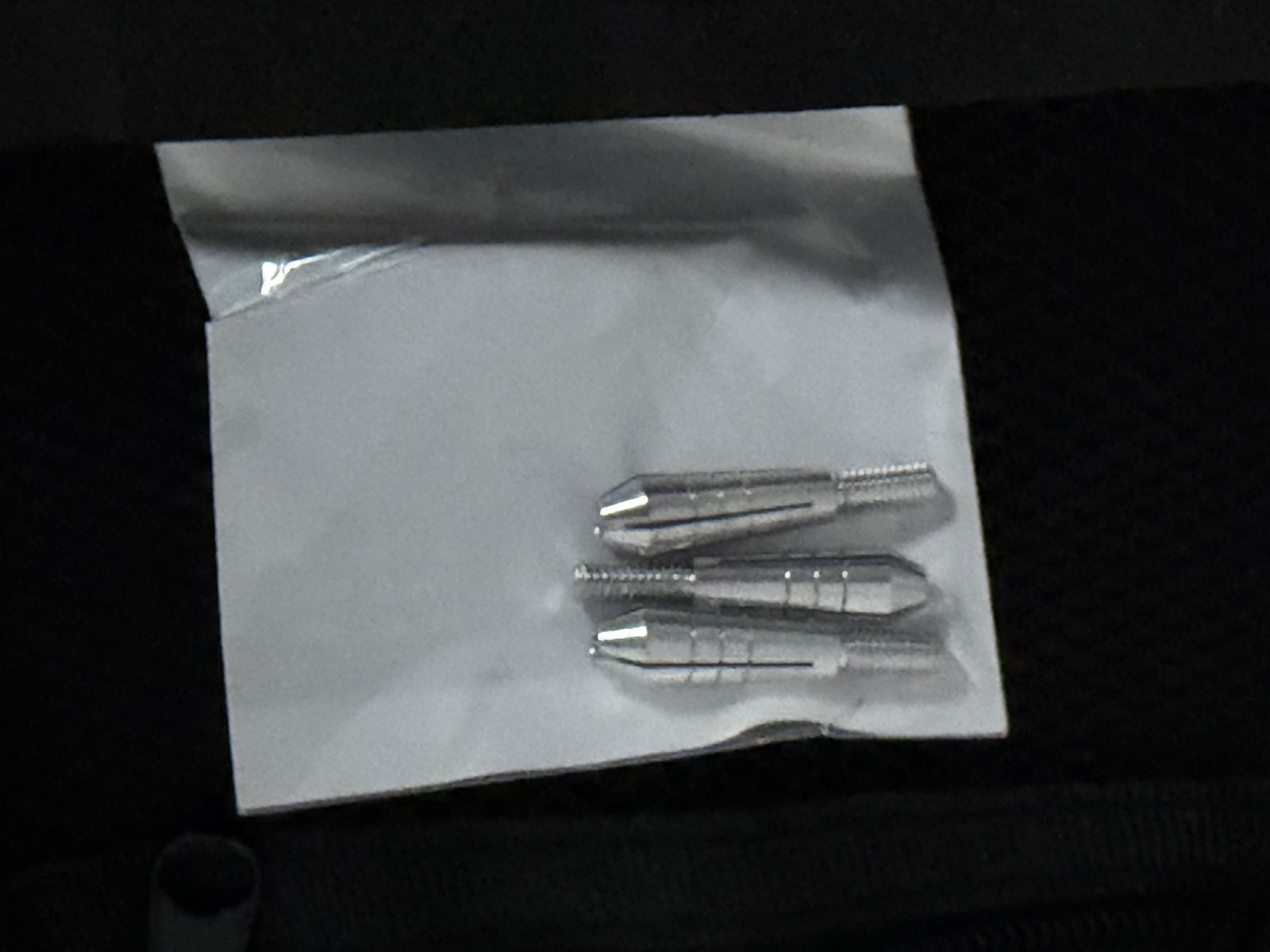 Dartpijl steel 27gr(punt-barrel-flight), Ophalen of Verzenden, Zo goed als nieuw, Pijlen