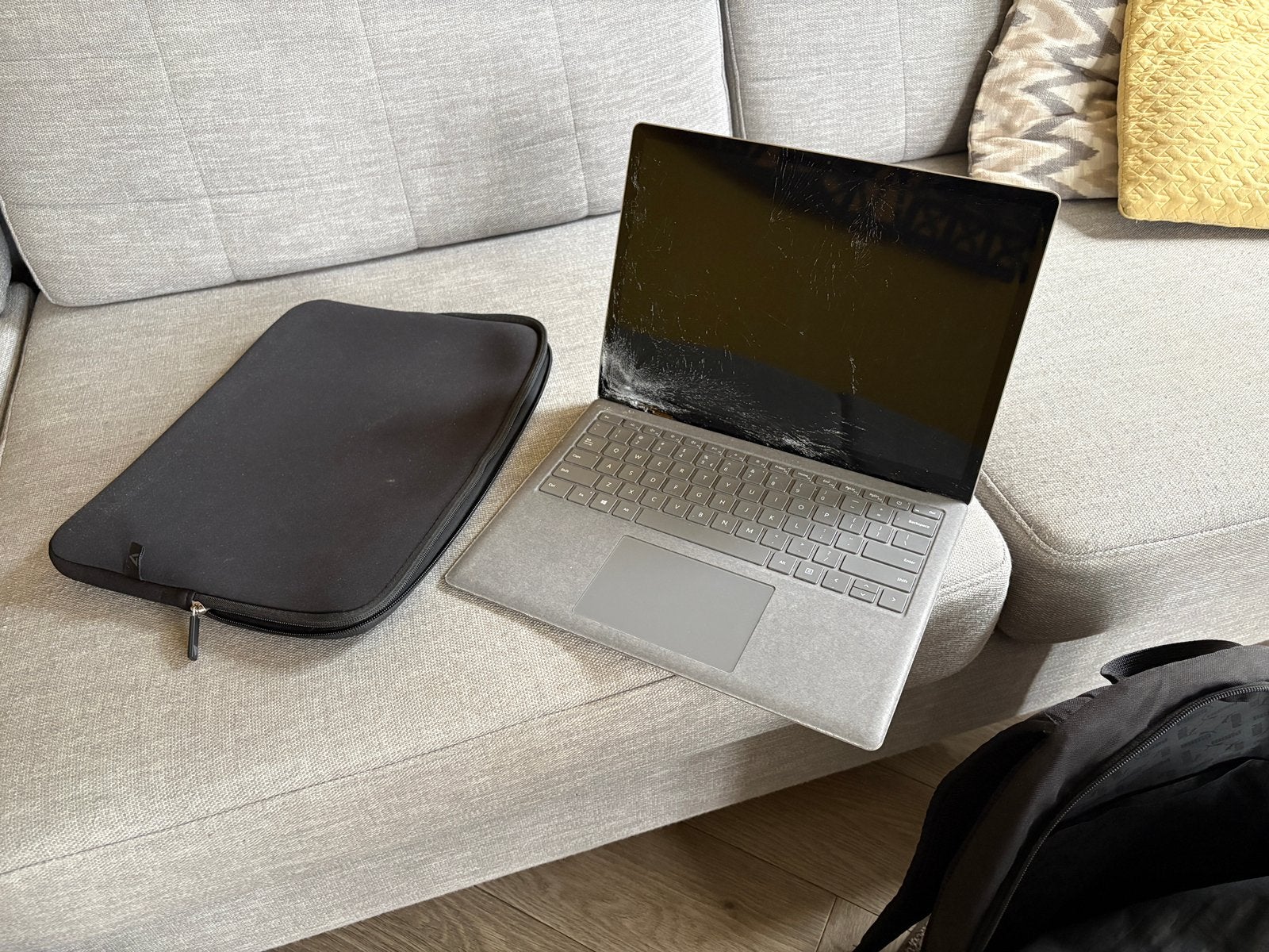 Surface Laptop 3 met gebarsten scherm, Computers en Software, Ophalen, Gebruikt, 2 tot 3 Ghz, Qwerty