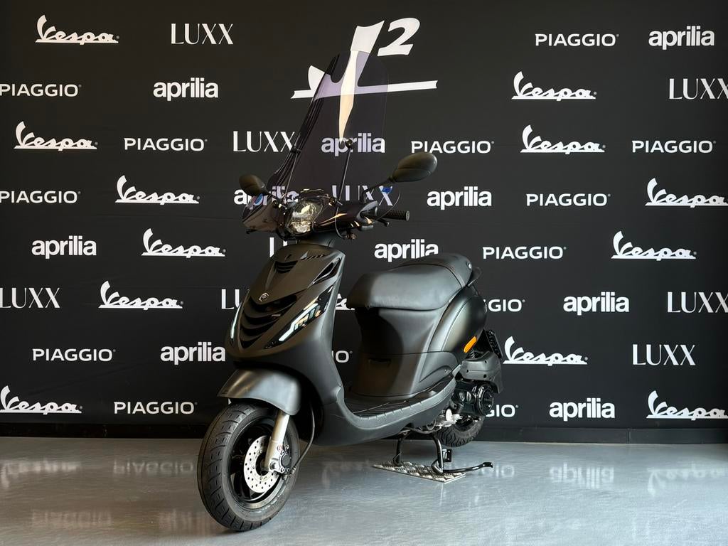 Piaggio Zip | Mat Zwart | Snor | 2024 | 3017 km, Fietsen en Brommers, Brommers | Overige merken, ., Ophalen of Verzenden, Zo goed als nieuw
