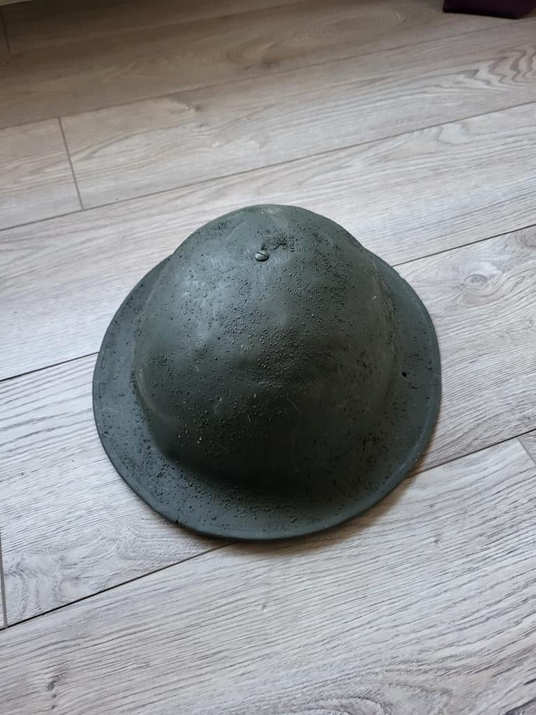 Te koop Engelse helm 1941, Verzamelen, Militaria | Tweede Wereldoorlog, Ophalen of Verzenden, Engeland, Helm of Baret