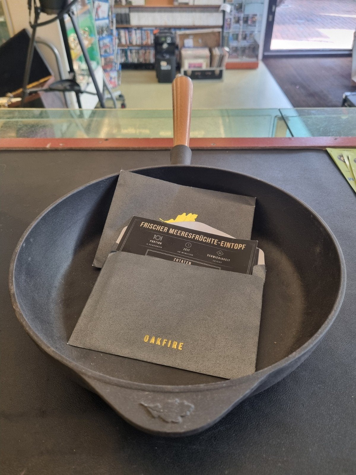 Oakfire Gietijzeren Koekenpan met Houten Handvat, Ophalen, Koekenpan, Gietijzer, Overige merken