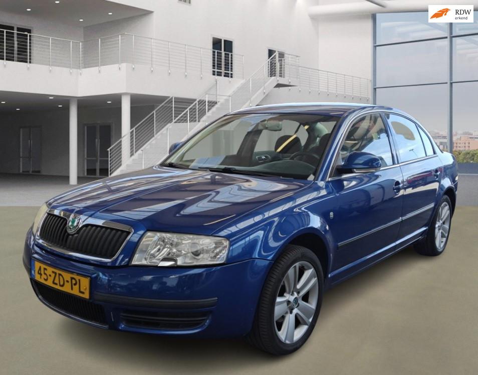 Skoda Superb 1.8 T Business Edition AUT PSENSOR TREKHAAK CRU, Auto's, Skoda, Gebruikt, 4 cilinders, 150 pk, Blauw