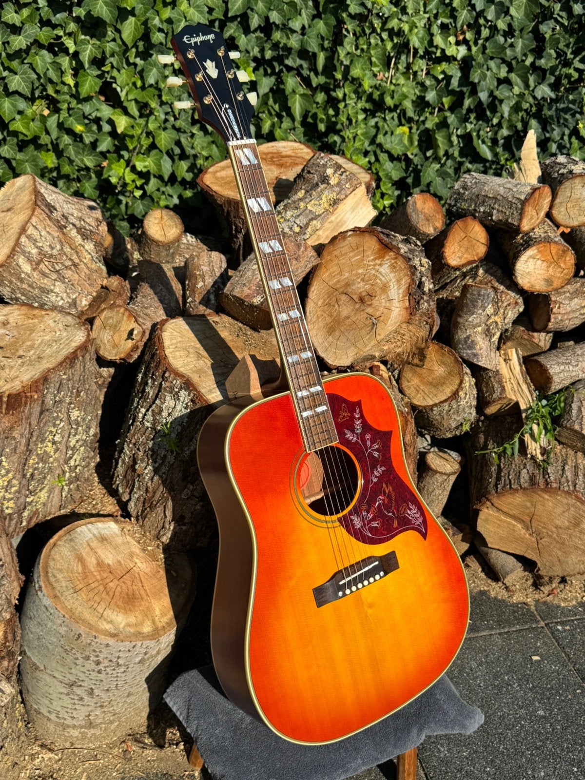 Epiphone inspired by Gibson Hummingbird, Muziek en Instrumenten, Ophalen, Zo goed als nieuw, Western- of Steelstringgitaar, Met (piezo-)element