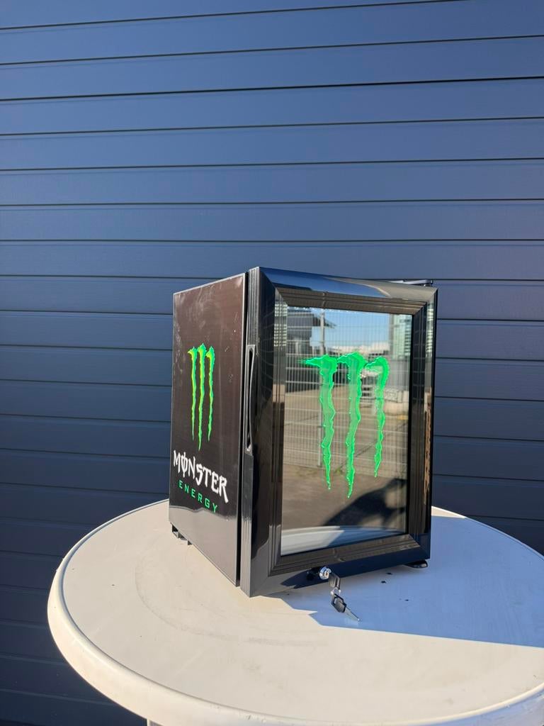 Monster Energy koelkast led 21 liter NIEUW!, Zonder vriesvak, Nieuw, Ophalen of Verzenden, Minder dan 75 liter