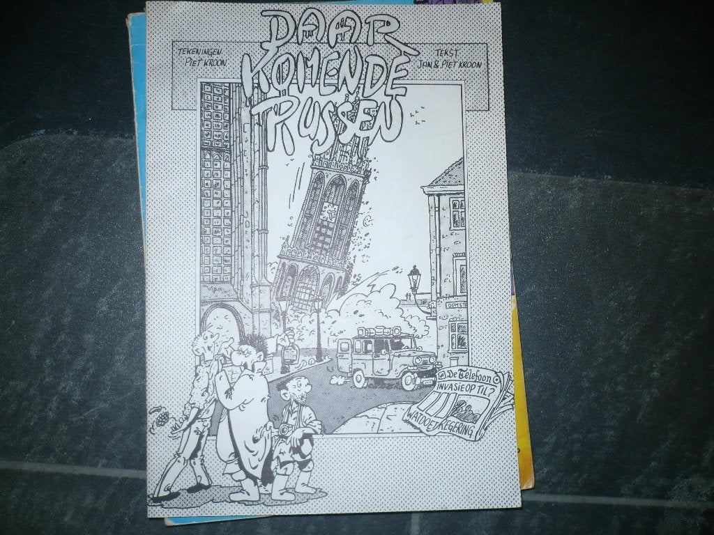 4 verschillende strips 1 met handtekening van piet kroon, Gelezen, Piet kroon, Ophalen of Verzenden, Meerdere stripboeken