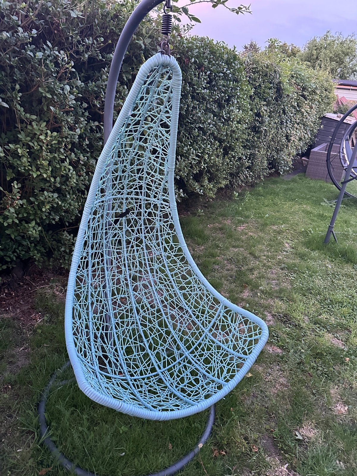 2hang ei stoelen( roze en  groen ), Ophalen, Gebruikt, Kunststof