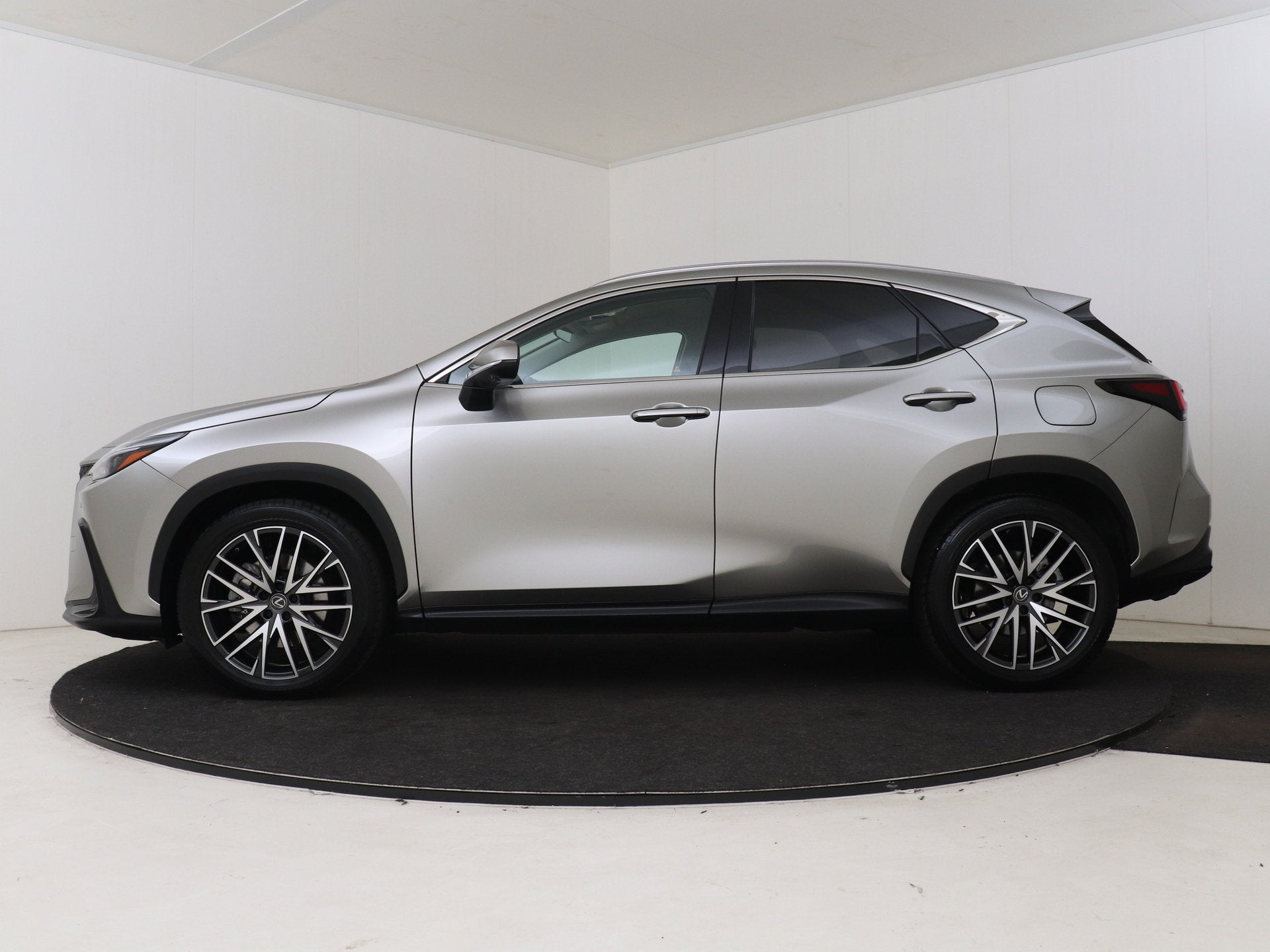 Lexus NX 450h+ AWD Luxury Line | Dealer Onderhouden | Memory, Auto's, Lexus, Automaat, Gebruikt, 4 cilinders, Bedrijf