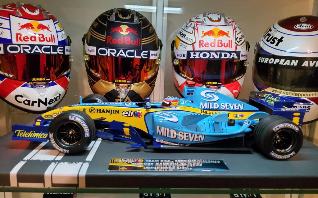 Renault F1 Team R25 Fernando Alonso 1:18, Ophalen of Verzenden, Zo goed als nieuw, Formule 1