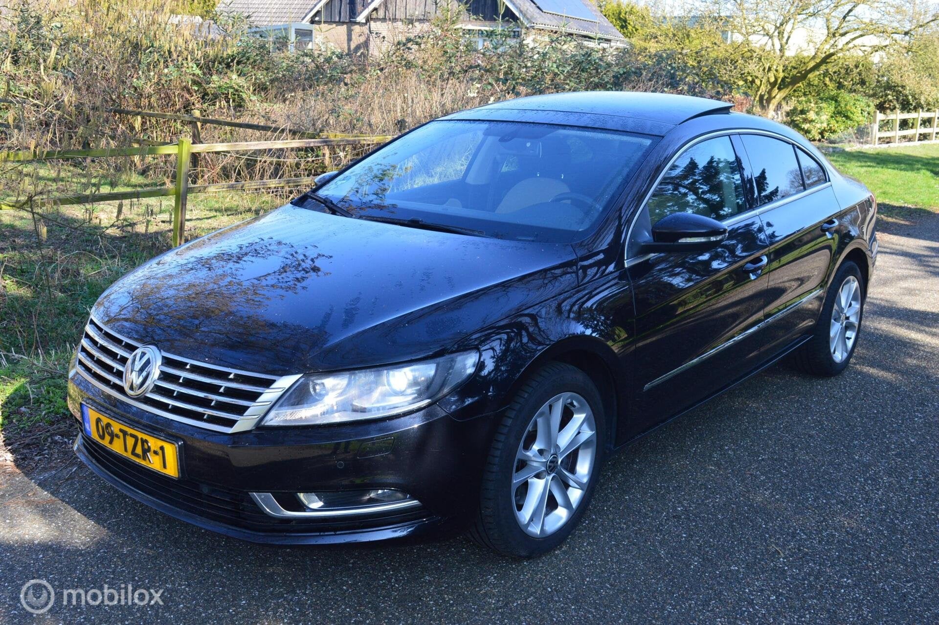 Volkswagen CC Facelift / 2.0 TDI / DSG / Panorama / Keyless, Euro 5, 4 cilinders, 4 stoelen, Zwart