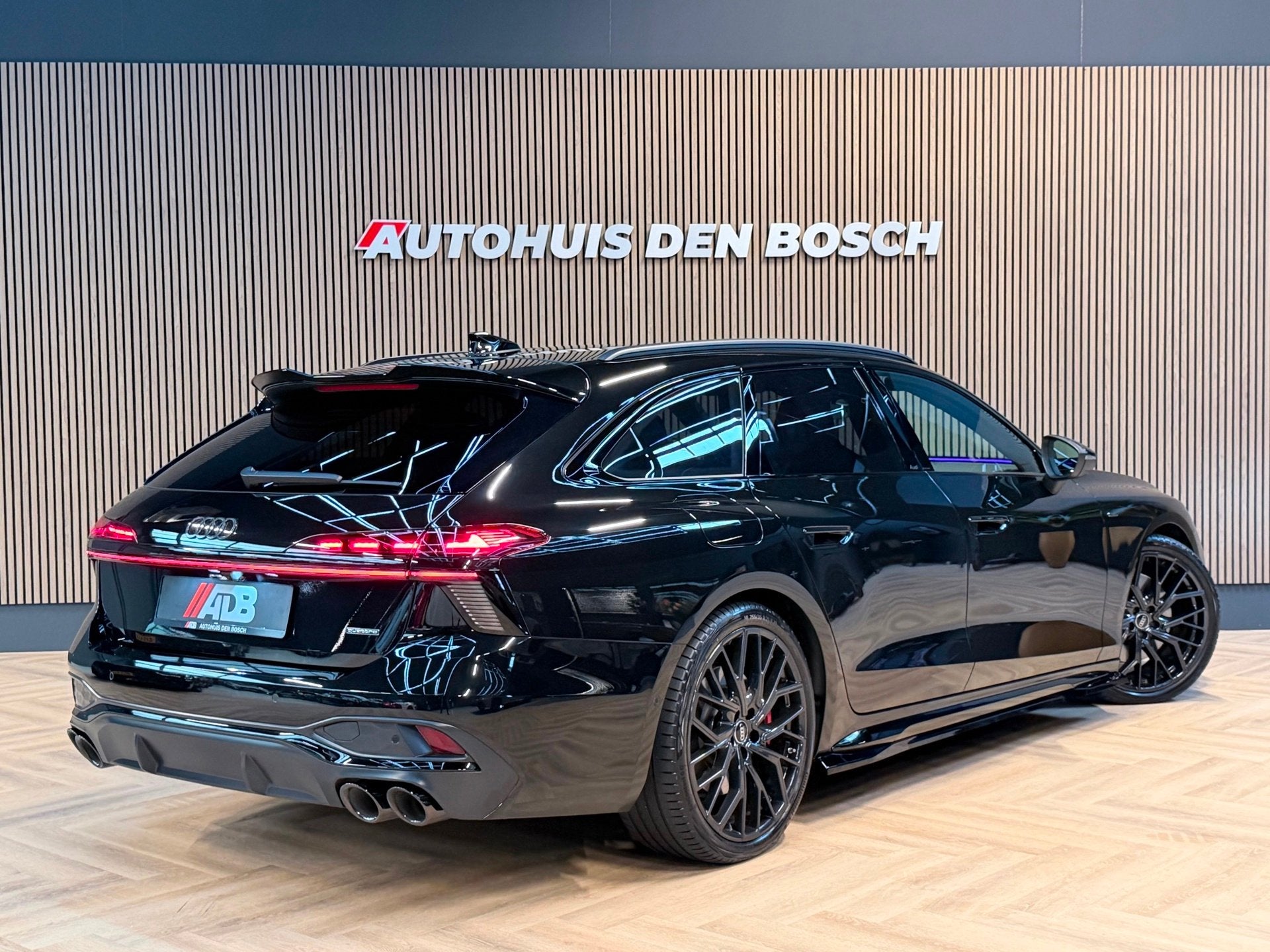 Audi A6 Avant 2.0 e-hybrid Quattro S edition Competition 367, Auto's, Audi, Automaat, Gebruikt, 4 cilinders, Zwart