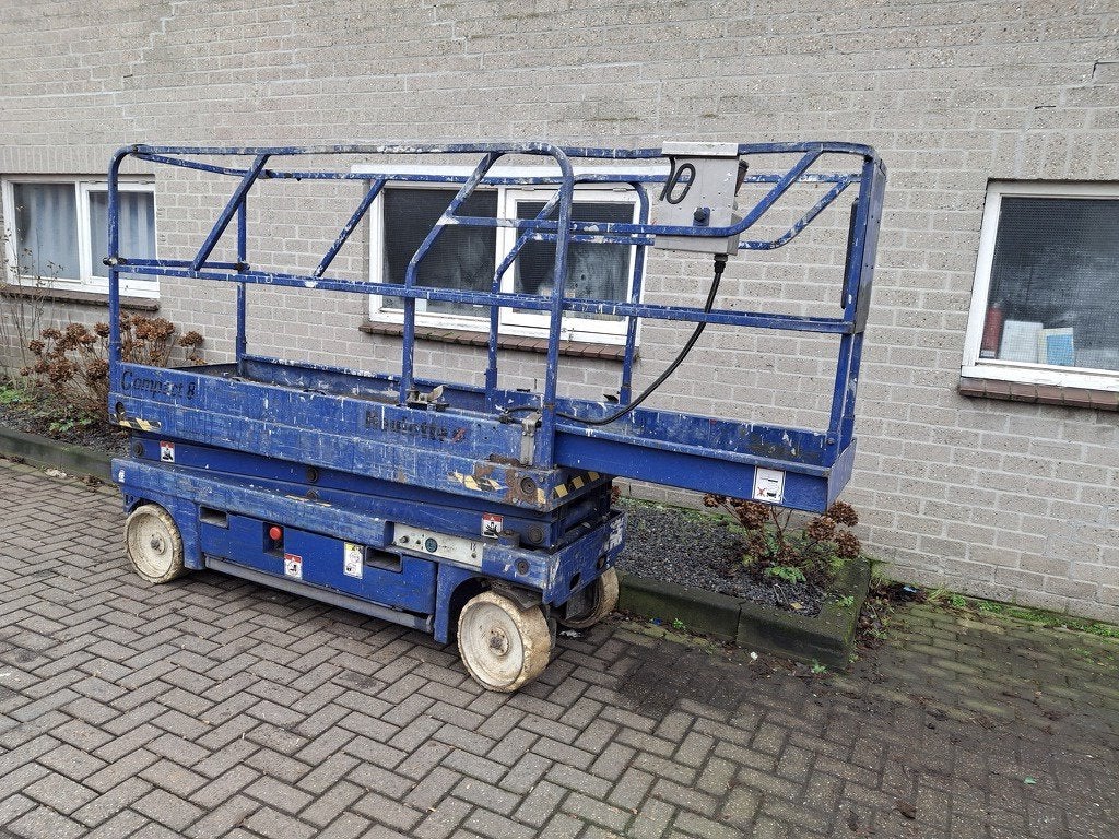 Haulotte Compact 8 Hoogwerker schaarlift 8,25 m, Haulotte G, Haulotte@haulotte.com, Rue Émile Zola CS 30045
42420  Lorette