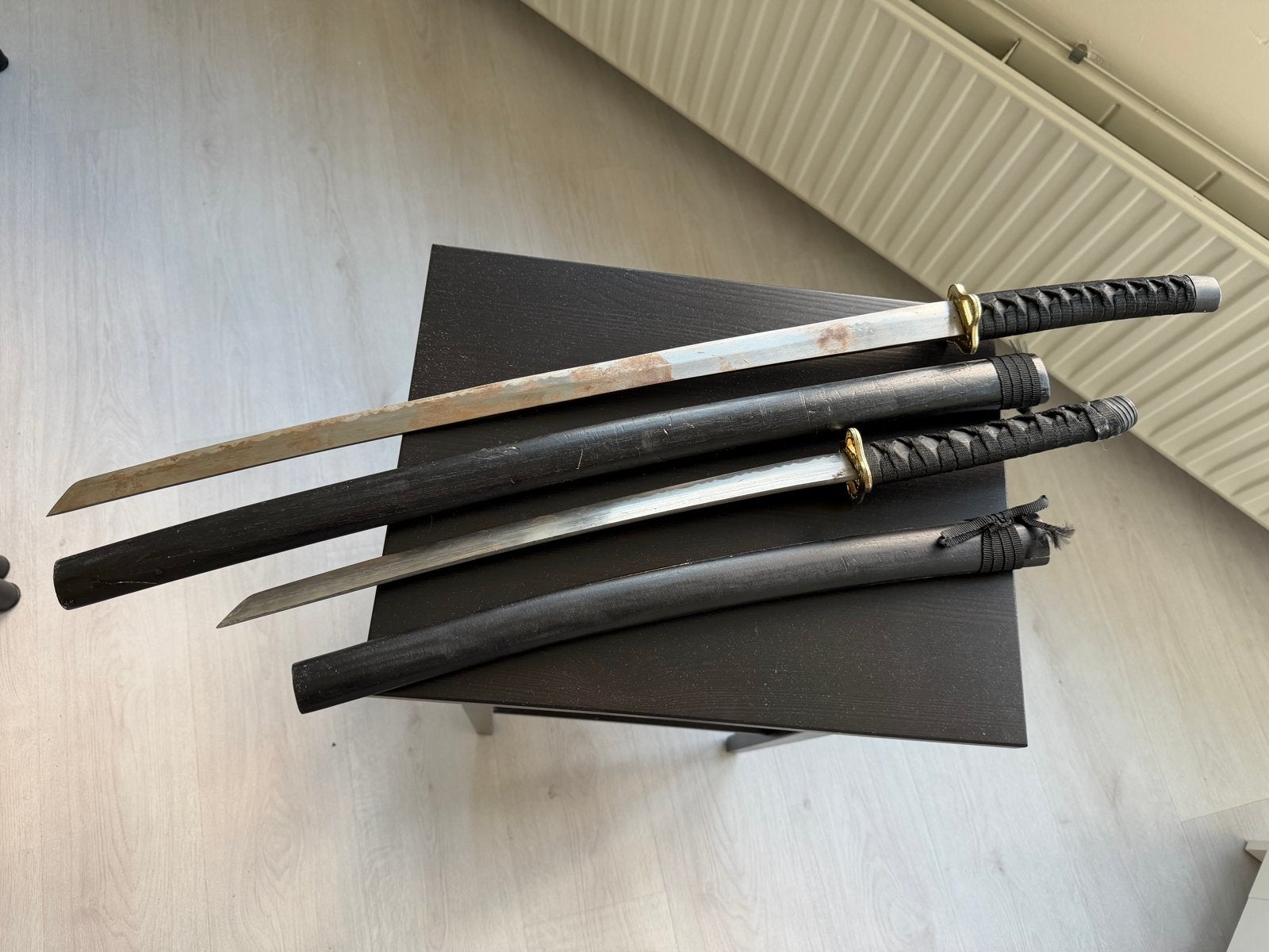 Set van 2 decoratieve samurai zwaarden, beschadigde schede, Ophalen, Gebruikt