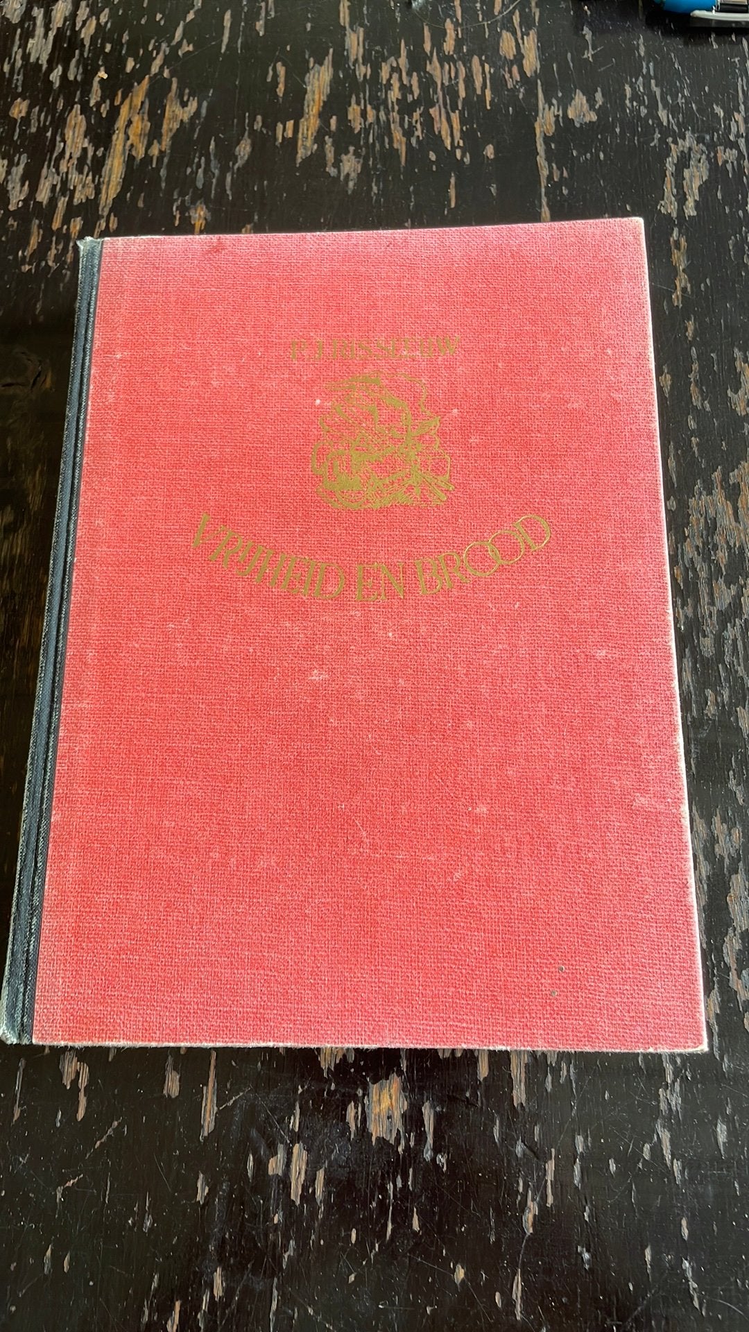 Boek: Vrijheid en Brood, Audio, Tv en Foto, Fotoalbums en Accessoires, Stevige kaft, Gebruikt, Rood, Verzenden