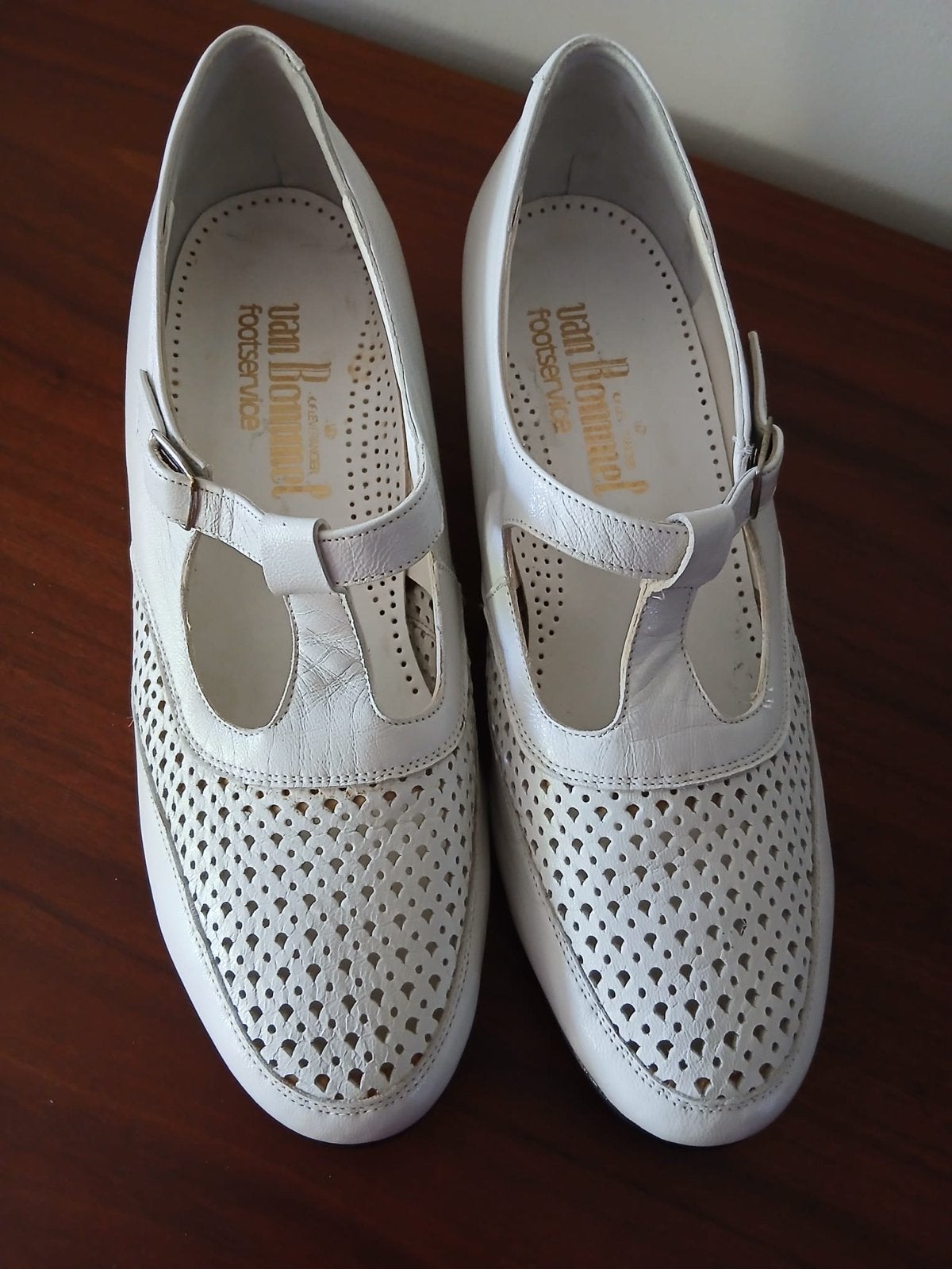 Van Bommel Footservice witte instappers maat 6/39, Kleding | Dames, Schoenen, Schoenen met lage hakken, Wit, Ophalen of Verzenden