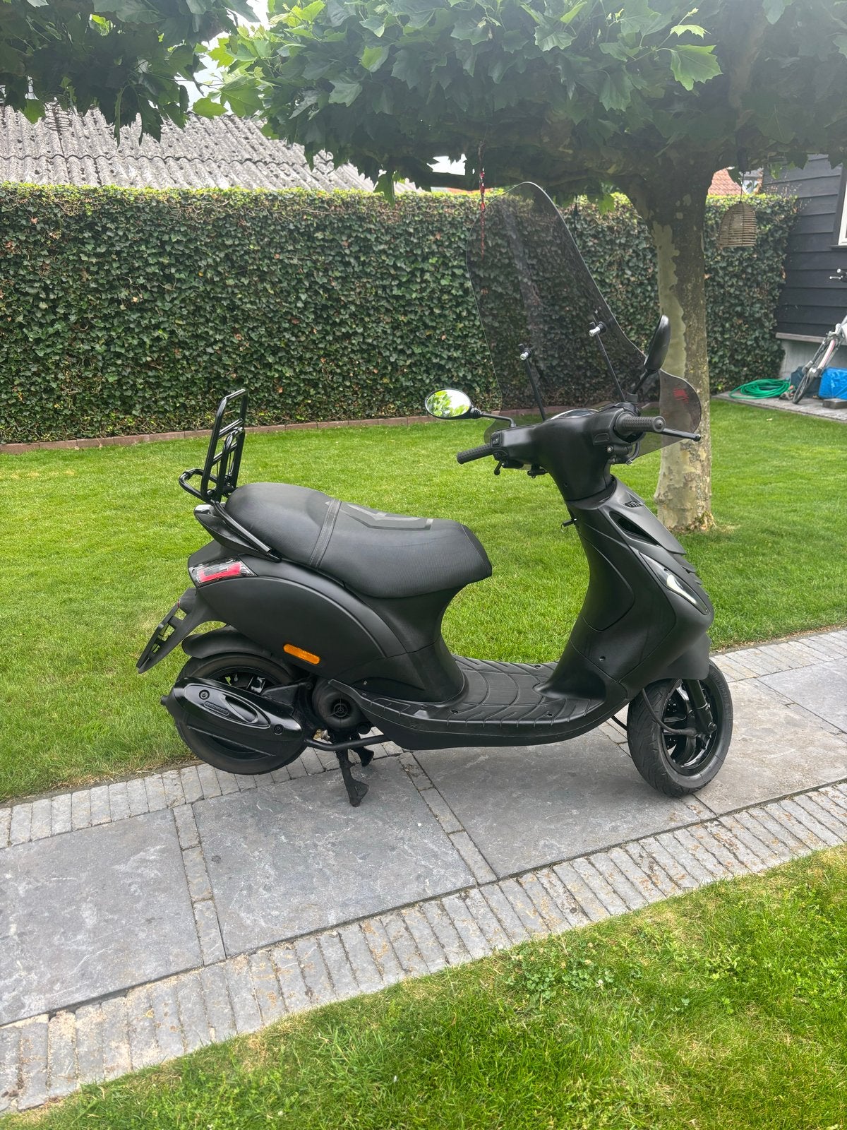 Piaggio Zip 4-takt Mat Zwart - Zo goed als nieuw, Fietsen en Brommers, Scooters | Piaggio, Ophalen, Maximaal 45 km/u, Zip, Zo goed als nieuw