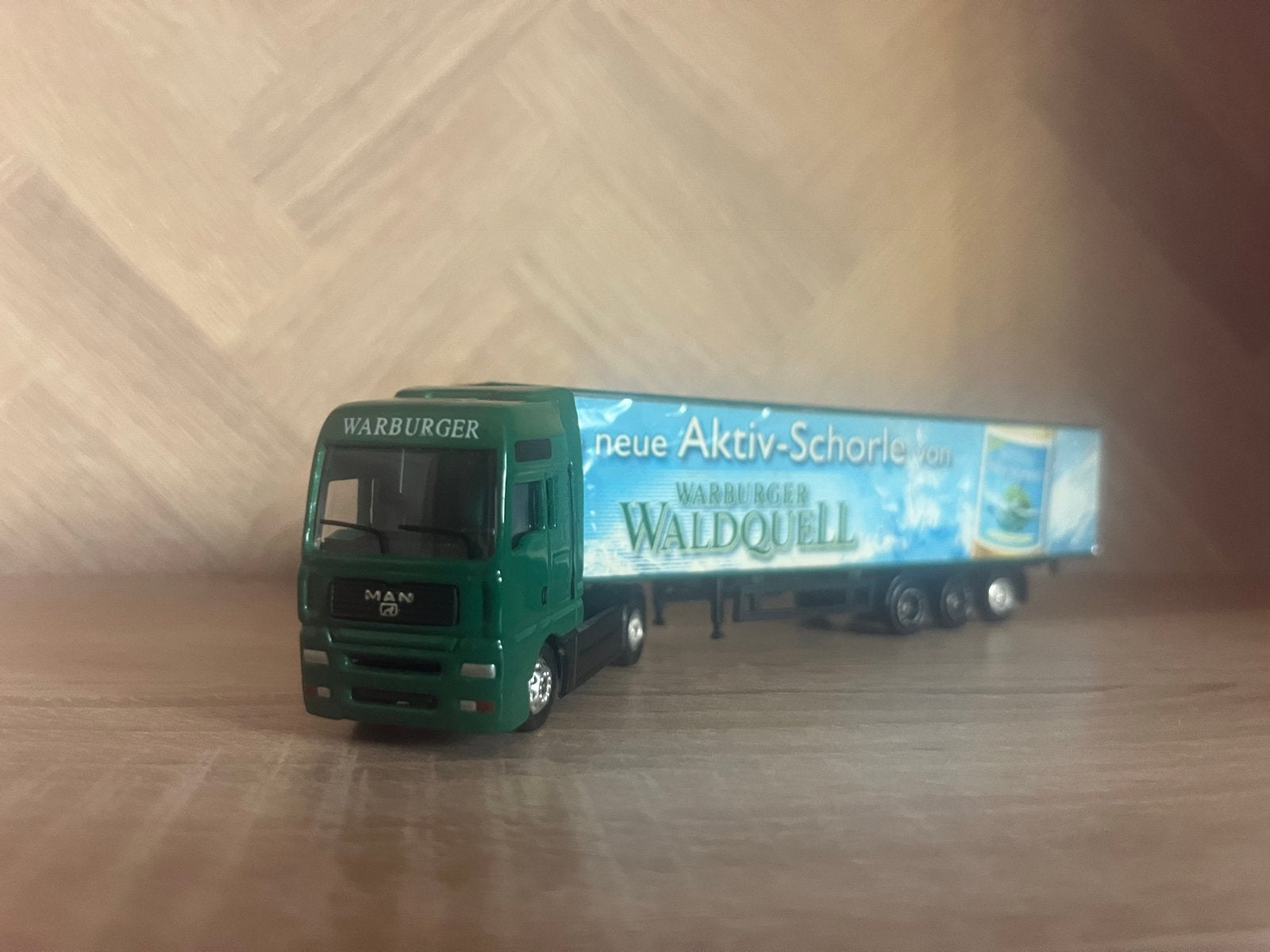 MAN vrachtwagen met Warburger Waldquell oplegger, Overige merken, Gebruikt, 1:50 of kleiner, Ophalen of Verzenden