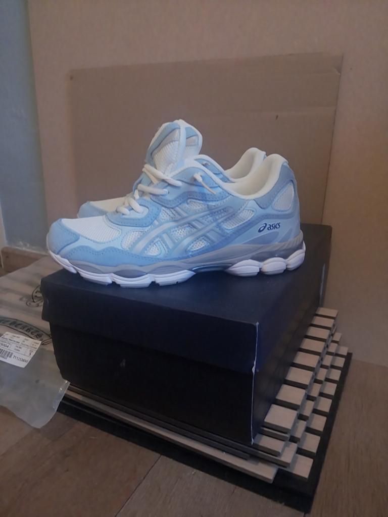 Asics gel nyc blauw met wit, Wit, Ophalen of Verzenden, Asics, Sneakers of Gympen