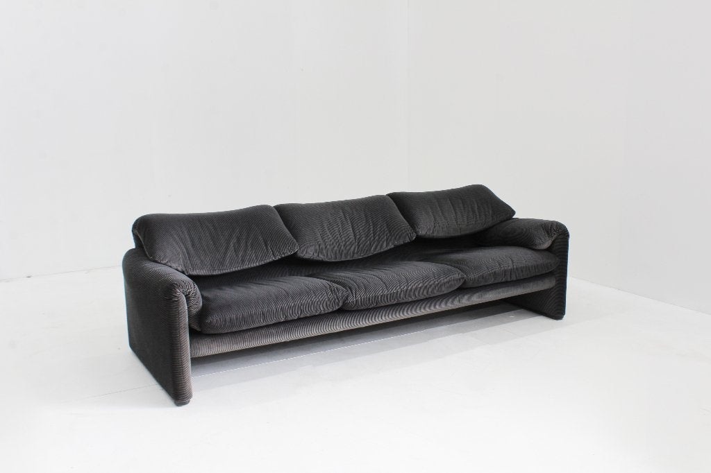 Vintage Cassina Maralunga 3 zits sofa by Vico Magistretti, Gebruikt, Driepersoons, 75 tot 100 cm, Stof