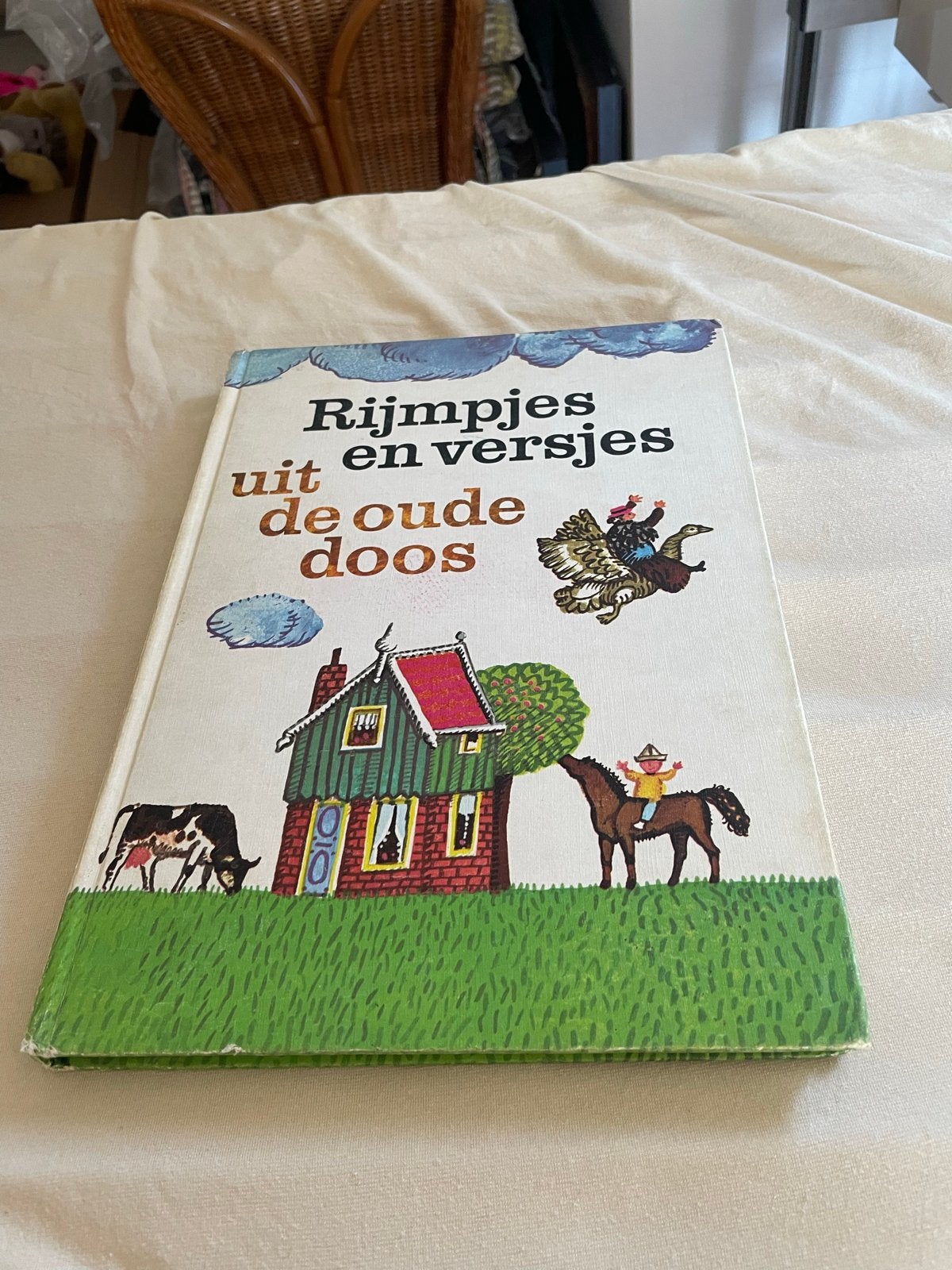 Rijmpjes en versjes uit de oude doos - Kinderboek, Ophalen of Verzenden, Gelezen, Sprookjes
