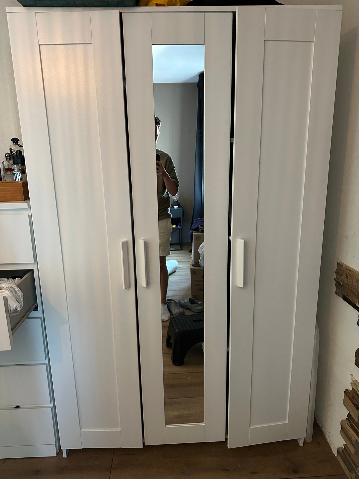 IKEA Brimnes kledingkast met spiegeldeur (2 stuks beschikbaa, Ophalen, 100 tot 150 cm, Zo goed als nieuw, 150 tot 200 cm