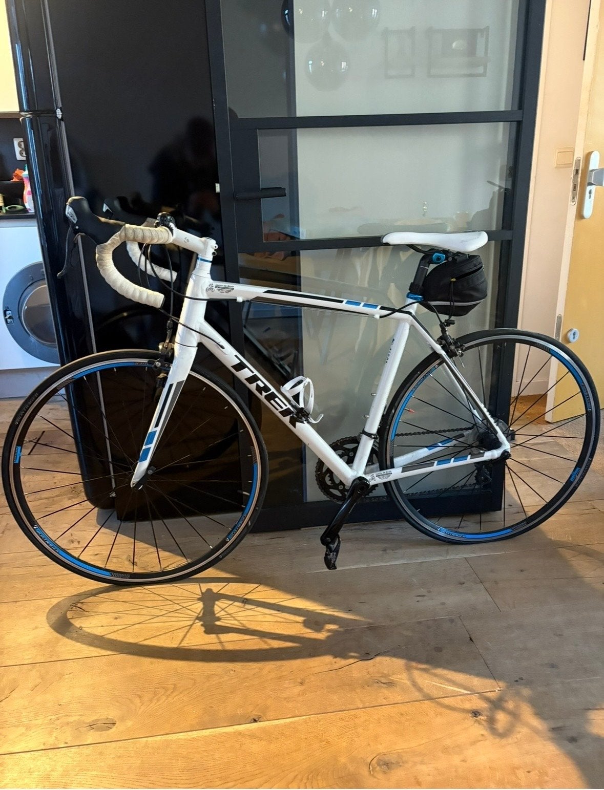 Trek racefiets, wit met blauwe accenten, Ophalen, 28 inch, Gebruikt, Aluminium
