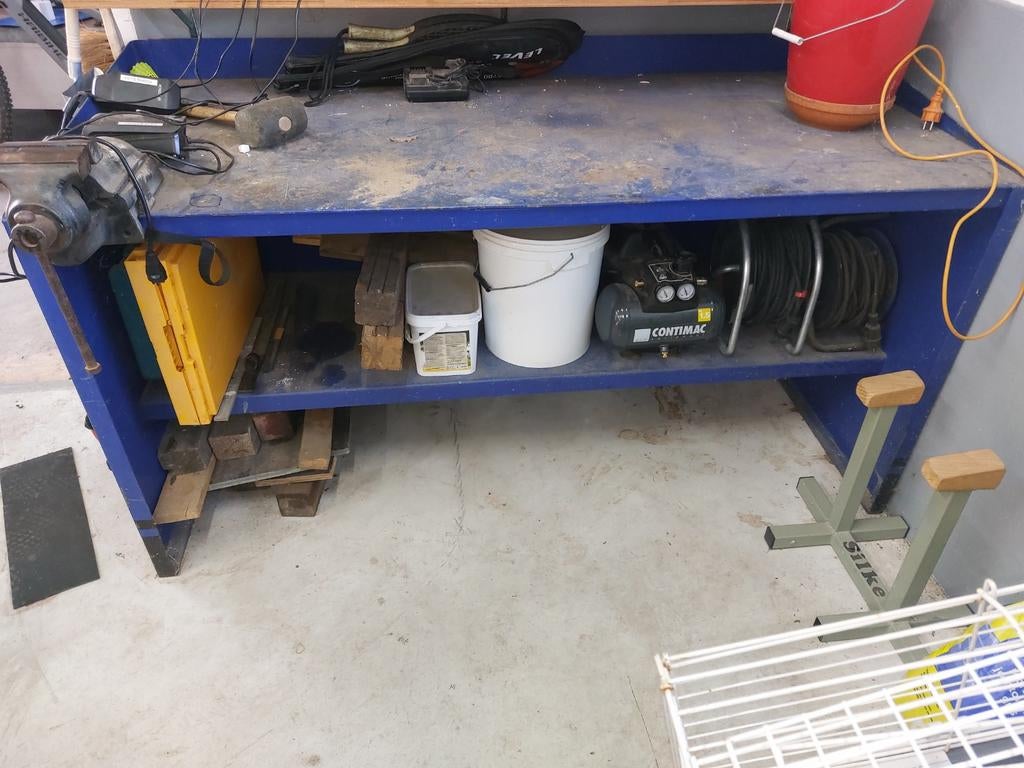 Stevige werkbank met bankschroef staal, Doe-het-zelf en Verbouw, Werkbanken, Gebruikt, Bankschroef, Ophalen