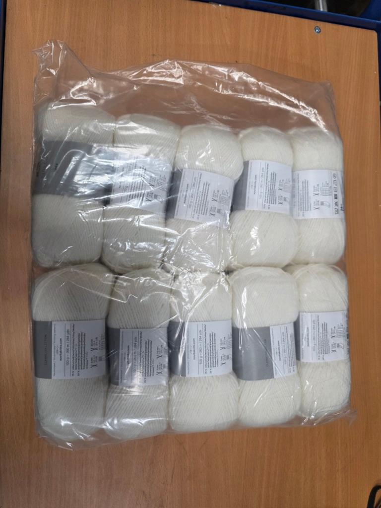 Novita Nalle Wol - 10 bollen wit (100g per bol), Hobby en Vrije tijd, Breien en Haken, Nieuw, Breien of Haken, Wol of Garen, Ophalen of Verzenden