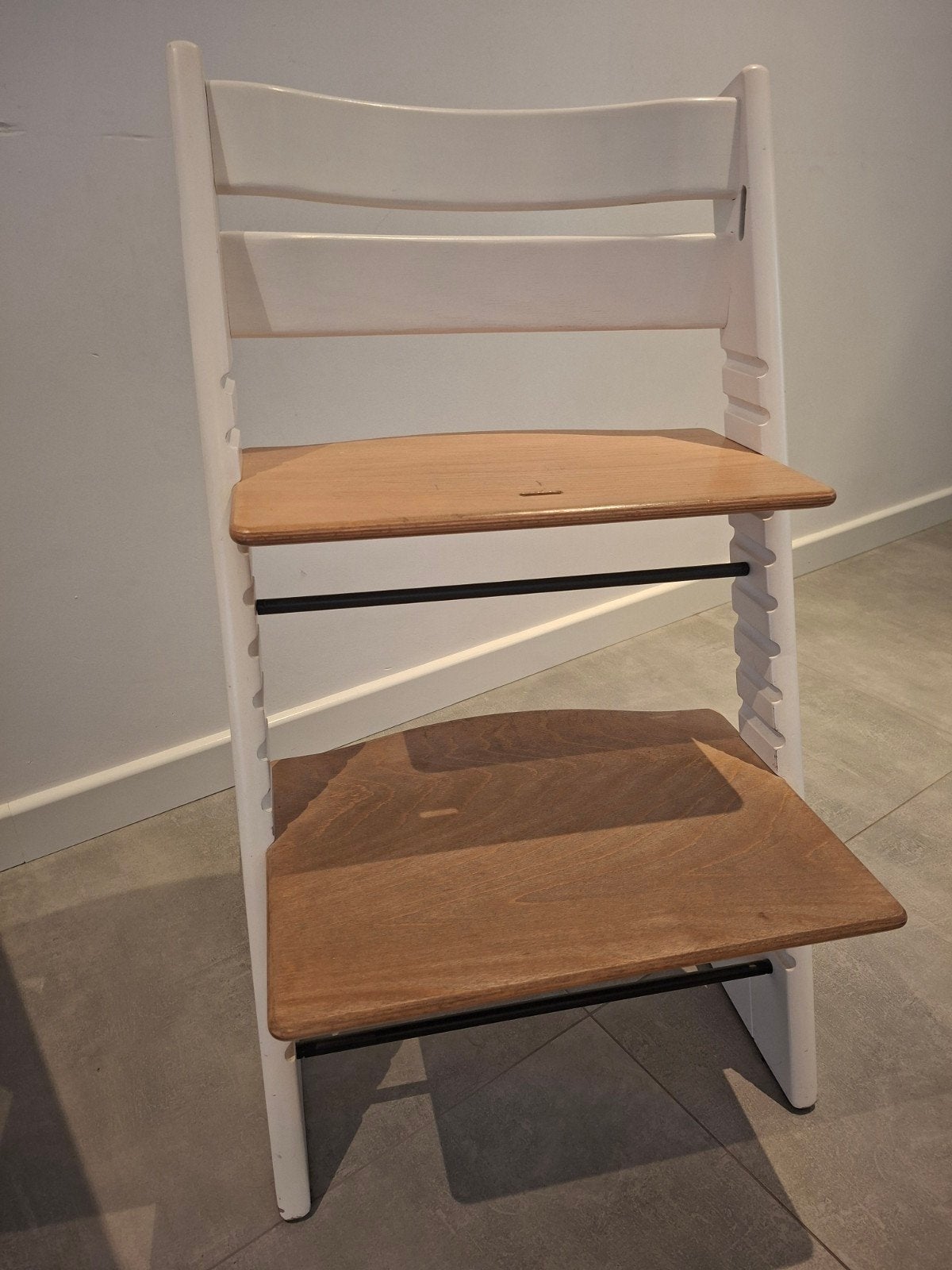 Stokke Tripp Trapp meegroeistoel wit met houten zitting, Ophalen, Gebruikt, Meegroeistoel, Aanschuifbaar