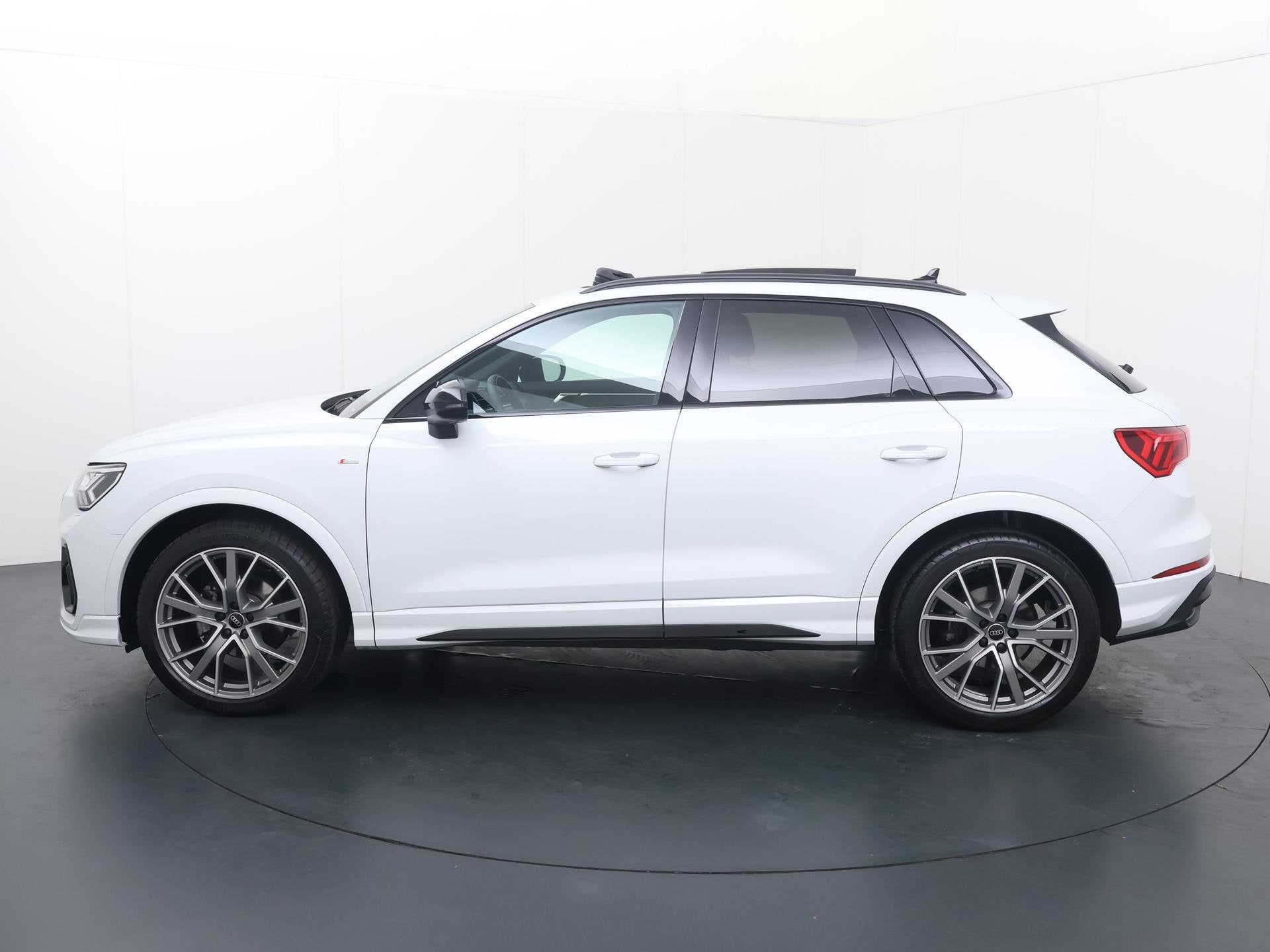 Audi Q3 35 TFSI S edition Competition | 150 PK | Automaat |, Auto's, Audi, 4 cilinders, Wit, Bedrijf, 1470 kg
