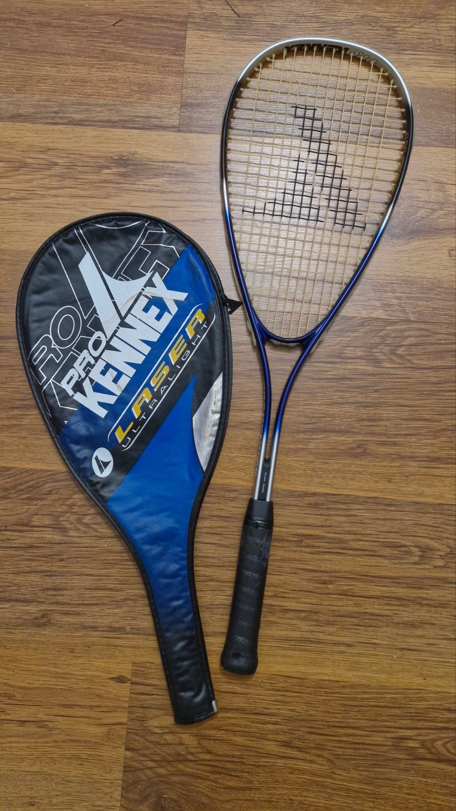 Squash racket Pro Kennex Laser Ultralight met hoes, Sport en Fitness, Ophalen of Verzenden, Zo goed als nieuw, Racket, Met hoes