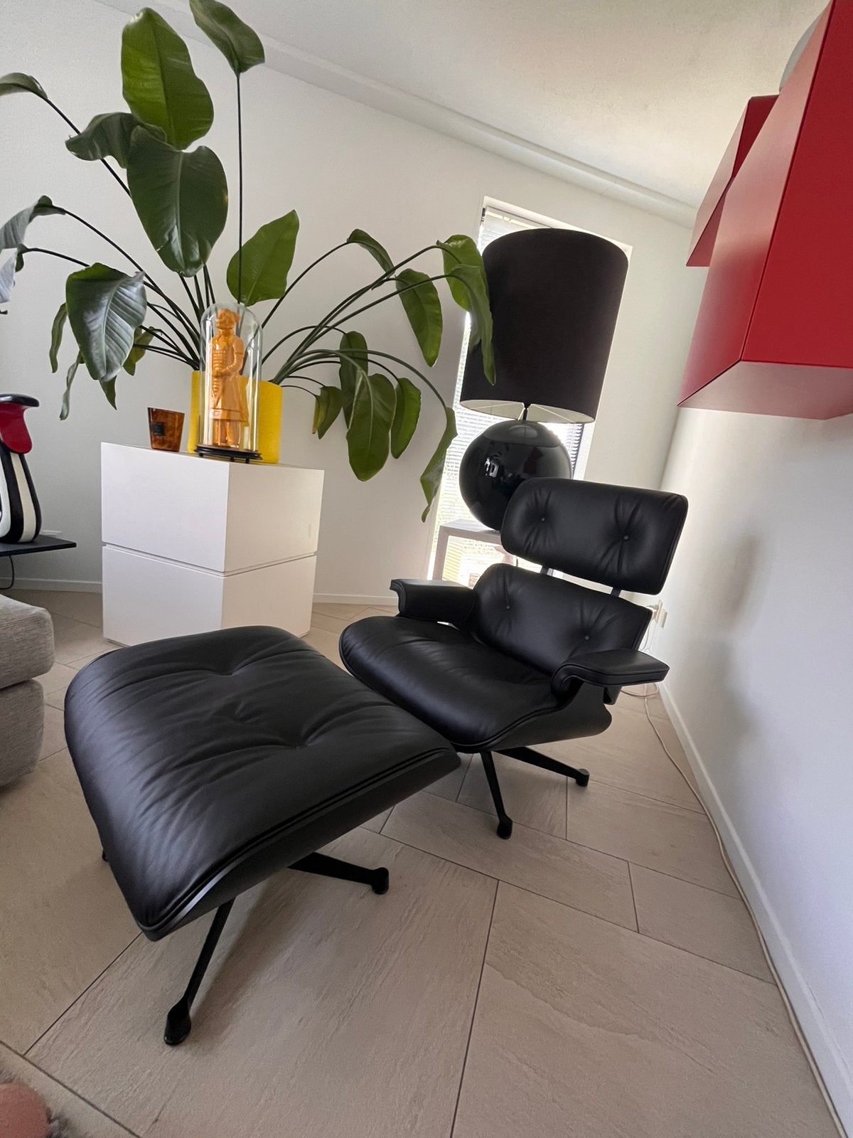 Vitra Eames lounge chair All black XL met ottoman, Ophalen, Eenpersoons, Zo goed als nieuw, Minder dan 150 cm