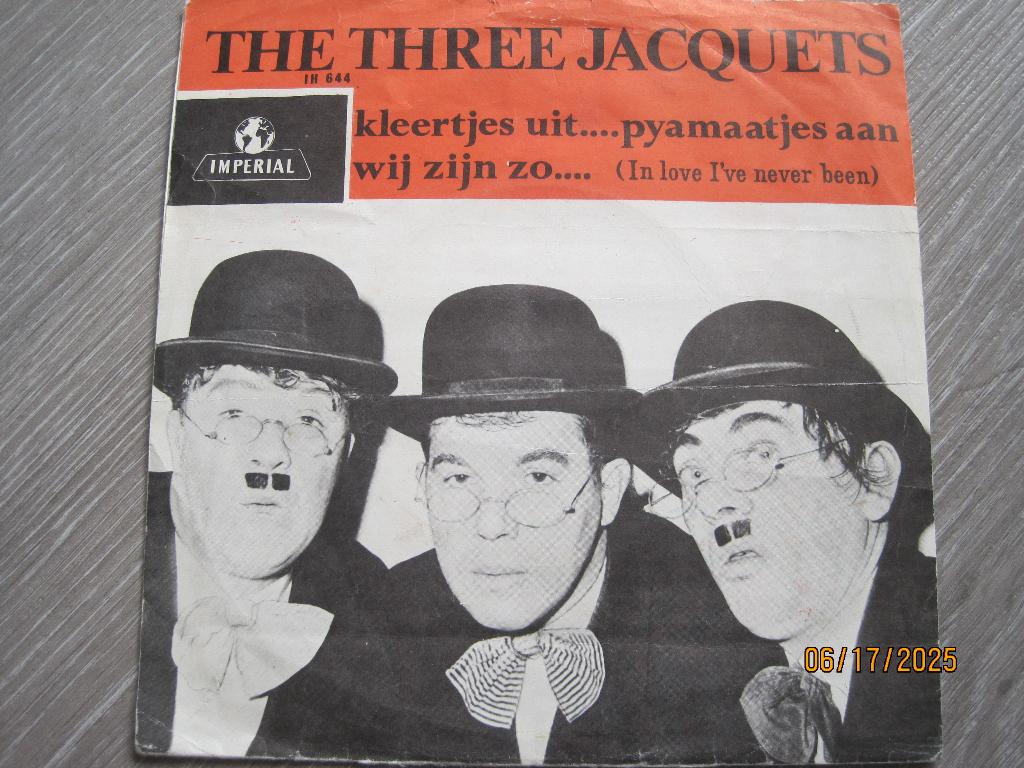 The Three Jacquets  -  Kleertjes uit... pyamaatjes aan, Gebruikt, 7 inch, Single, Ophalen of Verzenden