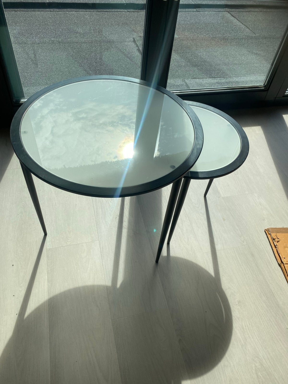 Set van 2 moderne bijzettafeltjes met glazen blad, Minder dan 55 cm, Gebruikt, Rond, Glas