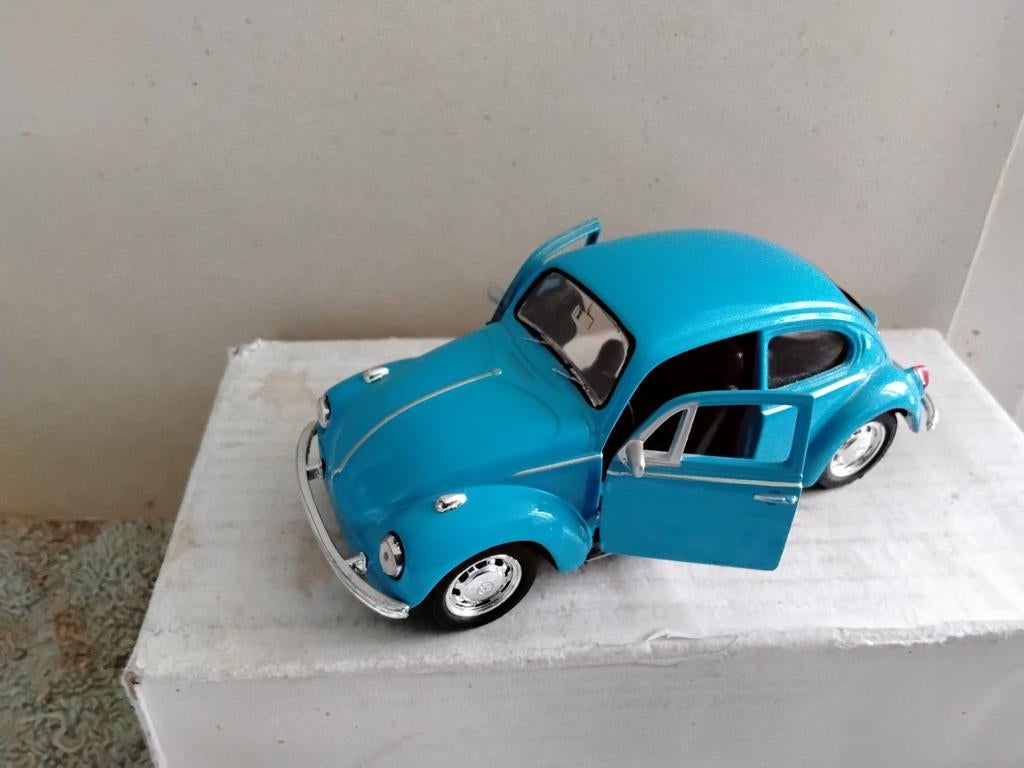 VOLKSWAGEN  BEETLE, Hobby en Vrije tijd, Modelauto's | 1:43, Ophalen of Verzenden, Zo goed als nieuw, Auto, Overige merken