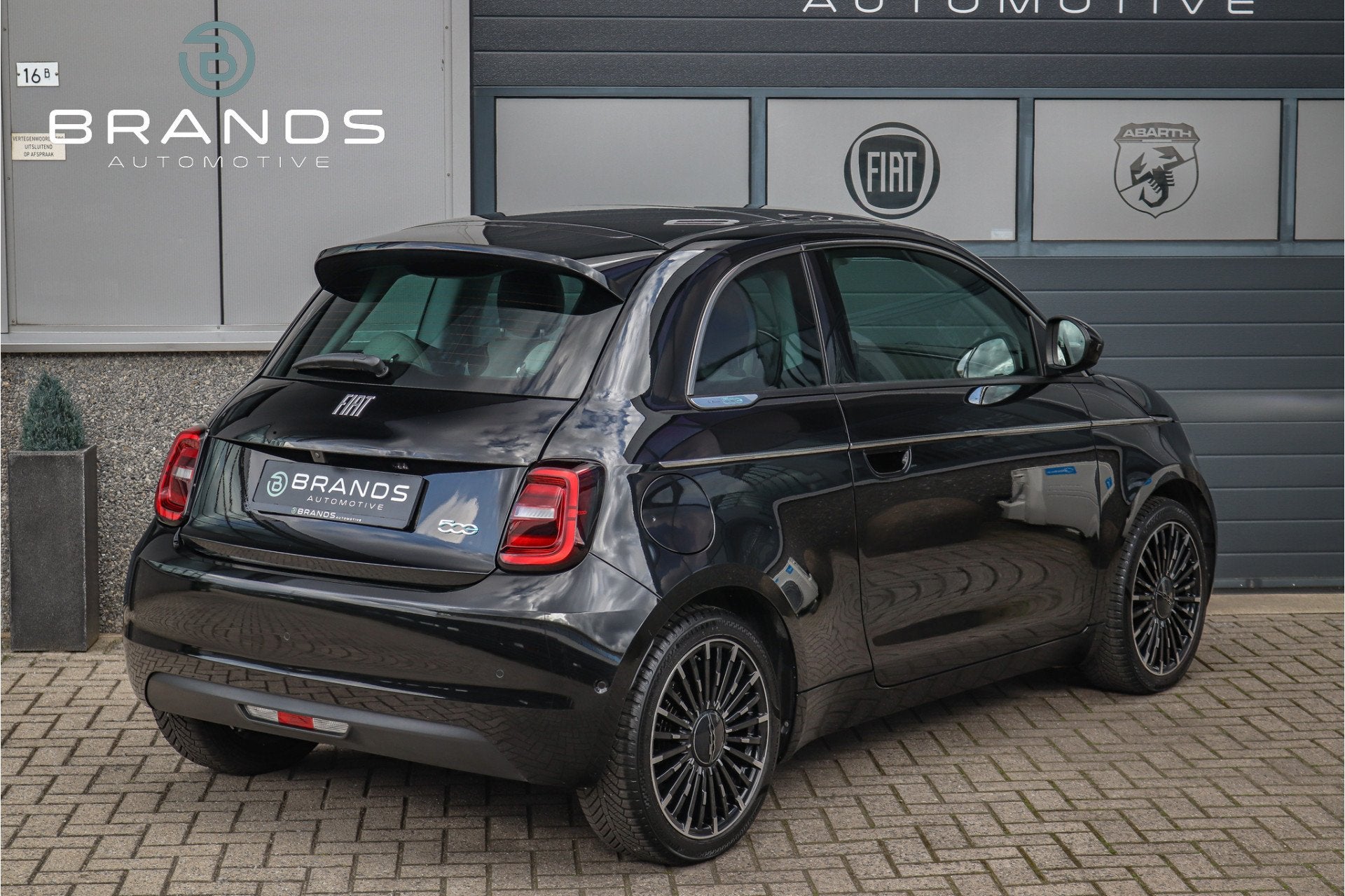 Fiat 500E La Prima 42 kWh 1e eig Vol opties 118pk Garantie, Dealer onderhouden, Gebruikt, Met garantie (alle), 4 stoelen