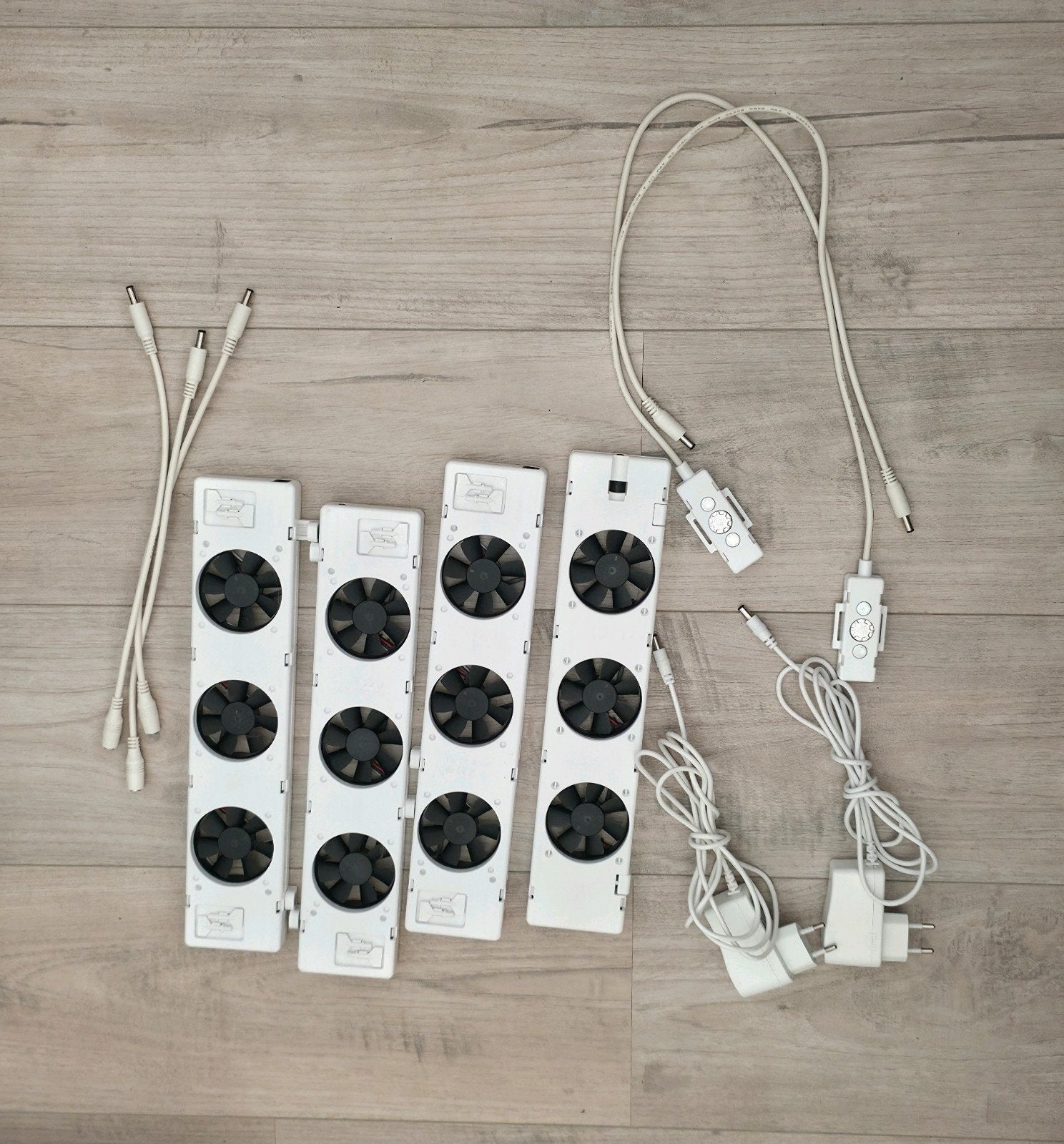 4x radiatorventilator met voeding en verbindingssnoeren, Doe-het-zelf en Verbouw, Ophalen, Minder dan 30 cm, Radiator, Minder dan 60 cm