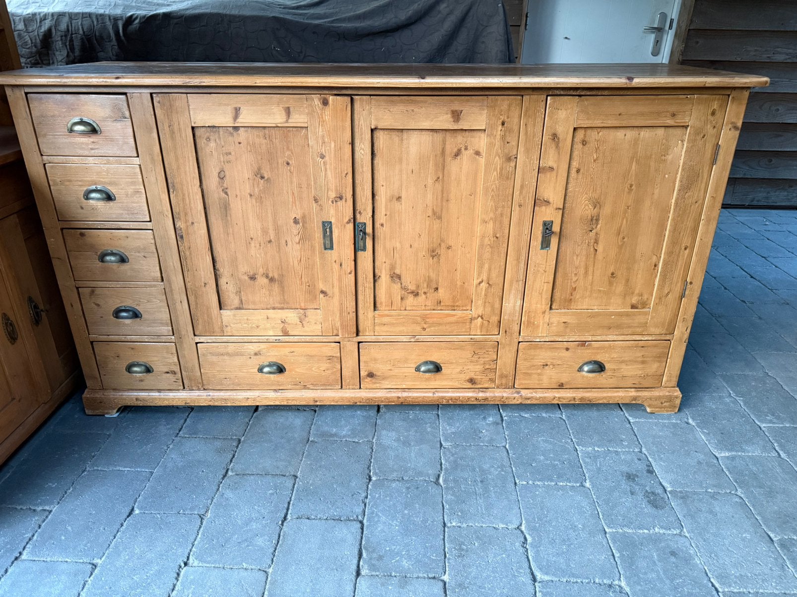 Oud geloogd grenen antieke kast toonbank dressoir, Ophalen, Zo goed als nieuw, 25 tot 50 cm, 150 tot 200 cm