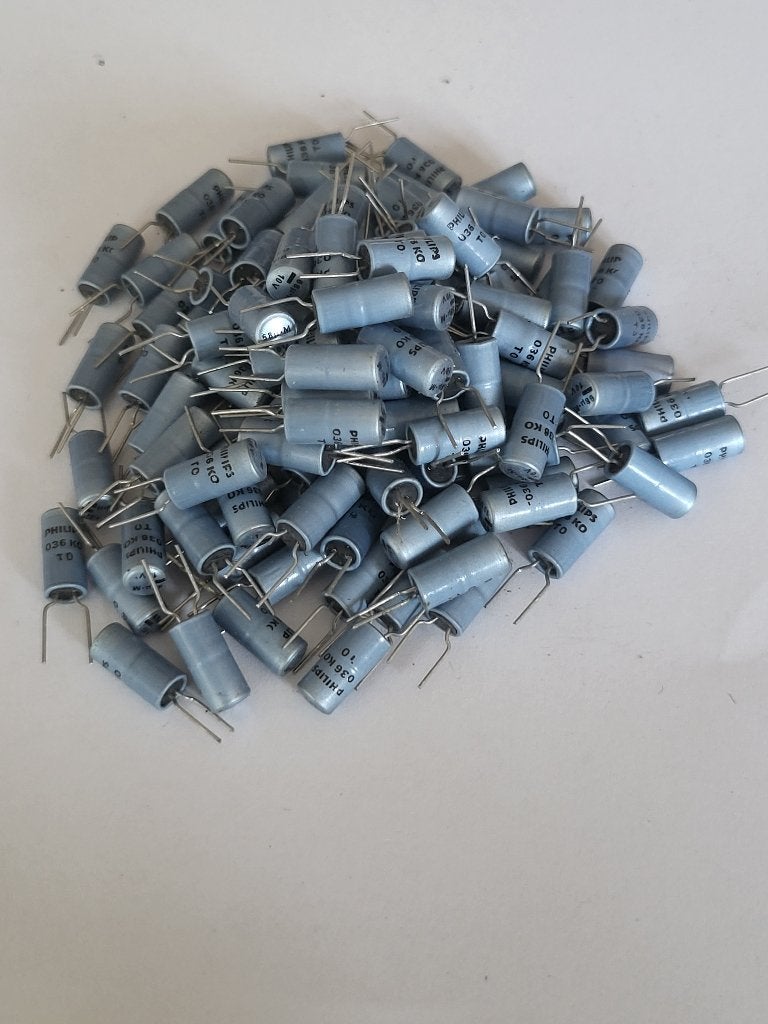 250 pcs 68uF radial ALUMINIUM ELECTROLYTIC CAPACITOR (NOS), Verzenden, Nieuw